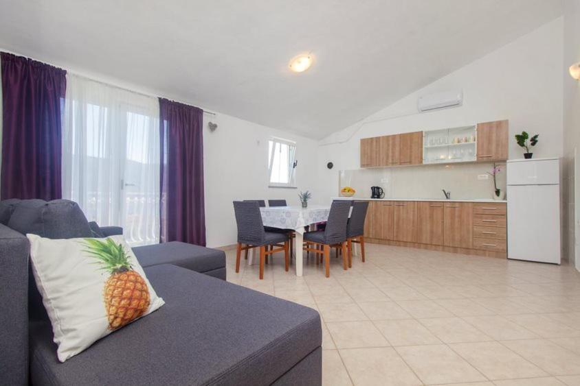 Apartman Belakusic 1 Grebastica Ngoại thất bức ảnh